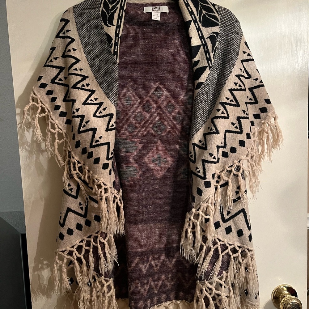 Women’s cardigan/shawl with fringe